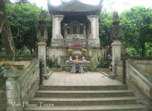 Ngo Quyen Temple, viet flame tours