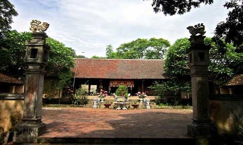 phung hung temple in duong lam village