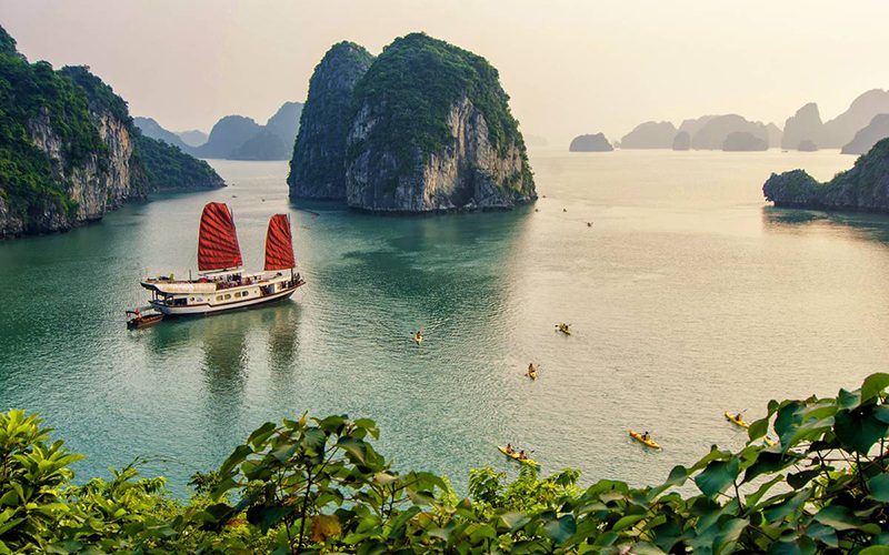 halong-bay-cruise-bai-tu-long-bay