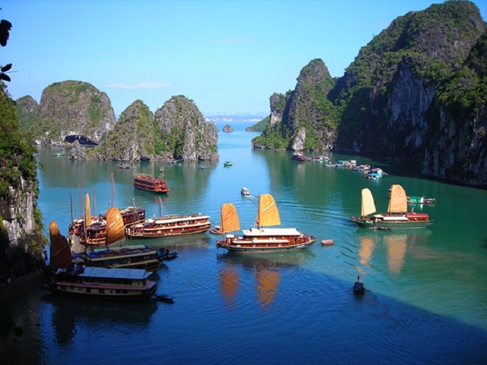view vinh bai tu long bay