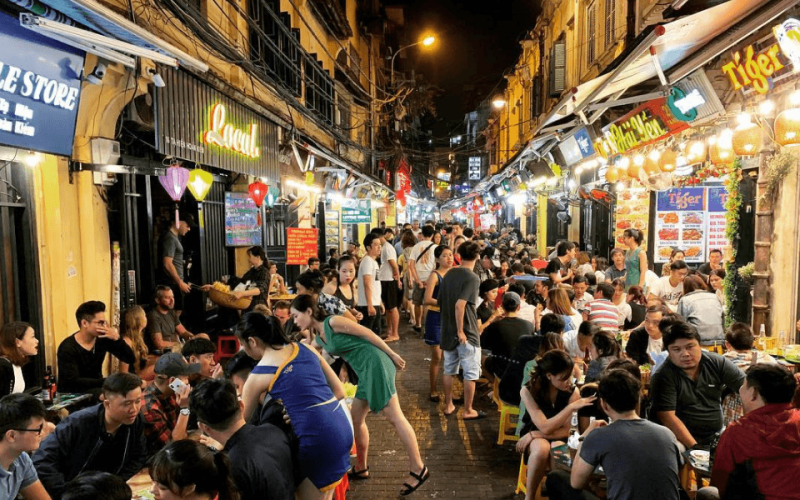 hanoi old quarter night market
