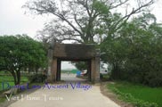 duong lam ancient village entrance gate