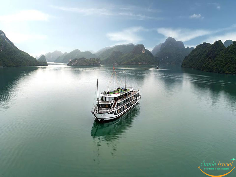 overview-serenity-cruises-halongbay-smile-travel