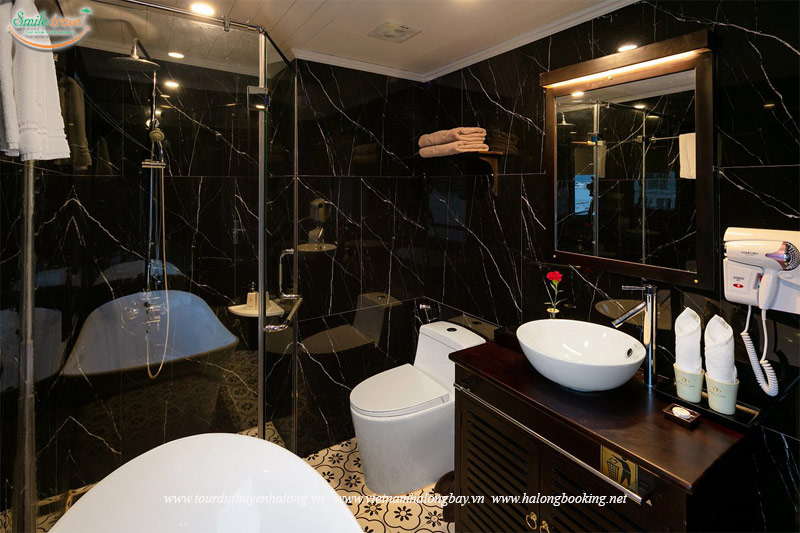 Bathroom- Pelican Cruise, Pelican Classic Cruise Halong Bay 4*