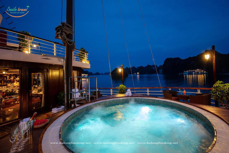 Jacuzzi Orchid Classic Cruise Halong Bay, Du thuyền 5 sao Orchid Classic Cruise