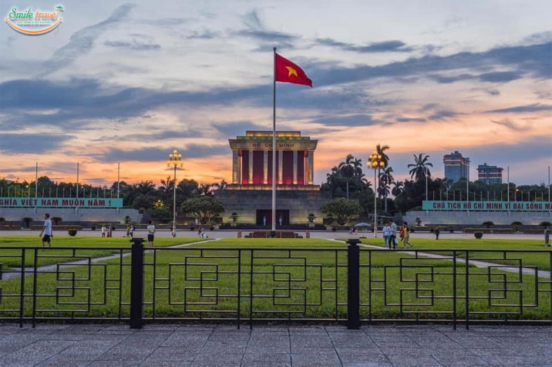 Ho Chi Minh Mausoleum Photos- Tour in Hanoi Ninh Binh Halong Bay with Smile Travel, Best Tour Hanoi Ninh Binh Halong Bay