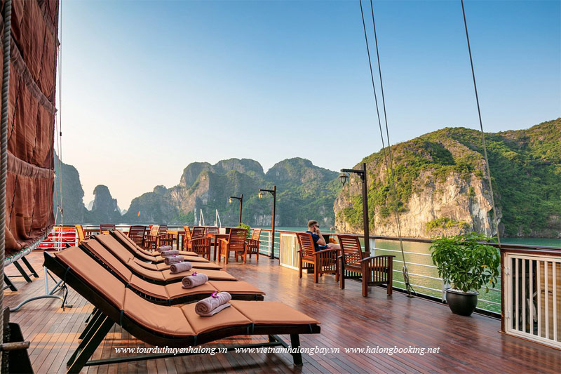 Sundeck - Pelican Cruises, Pelican Classic Cruise Halong Bay 4*