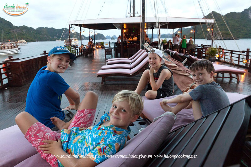 Sundeck - Pelican Cruises, Pelican Classic Cruise Halong Bay 4*