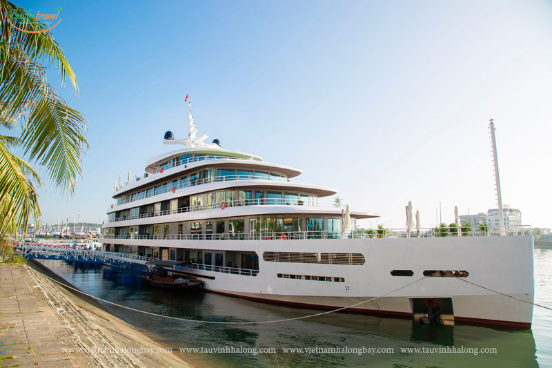 View Catherine cruise Halong Bay Vietnam. #vietnamhalongbaycruise