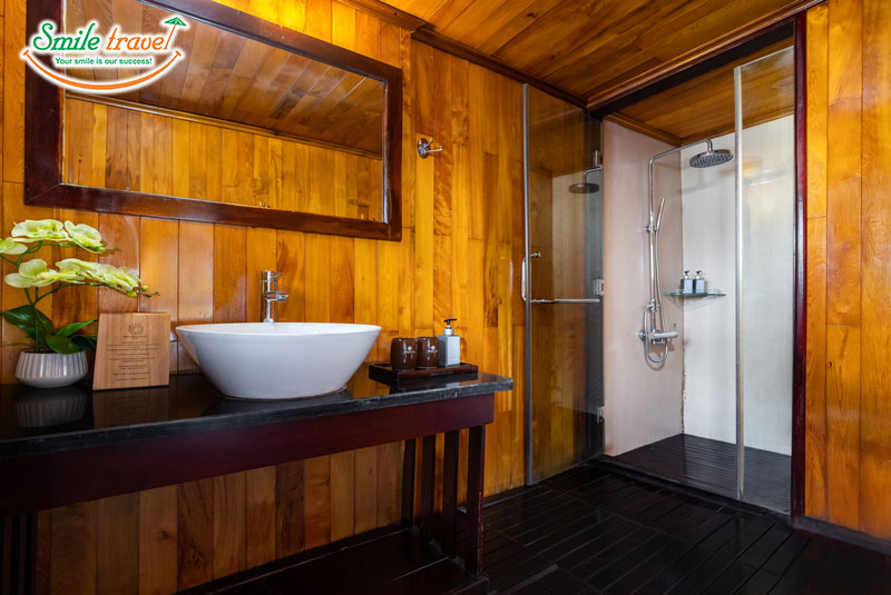 Bathroom-Hera-classic-Smiletravel