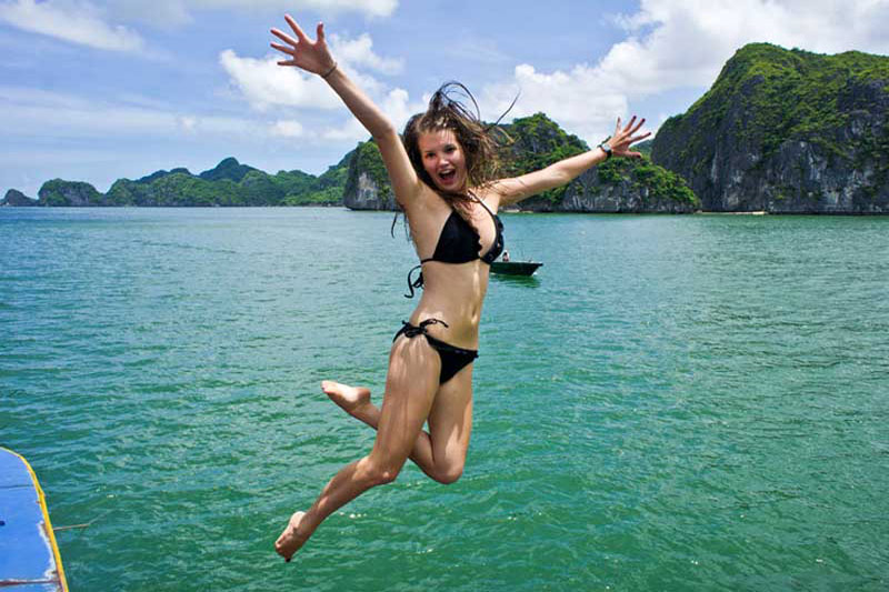 Swimming-Lan Ha Bay 1 Day from Cat Ba Island