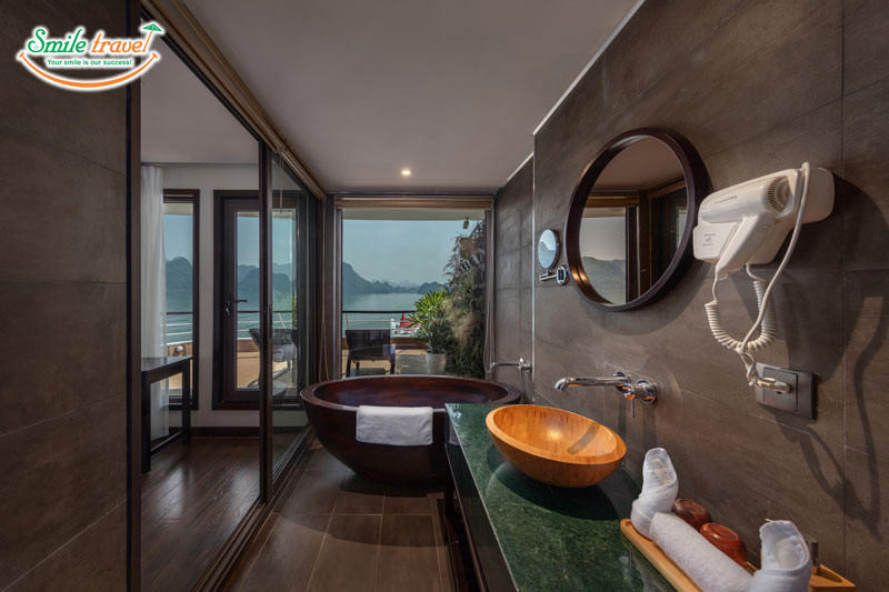 Onyx bathroom Scarlet Pearl Cruise 5* Halongbay-Vietnamhalongbay.com