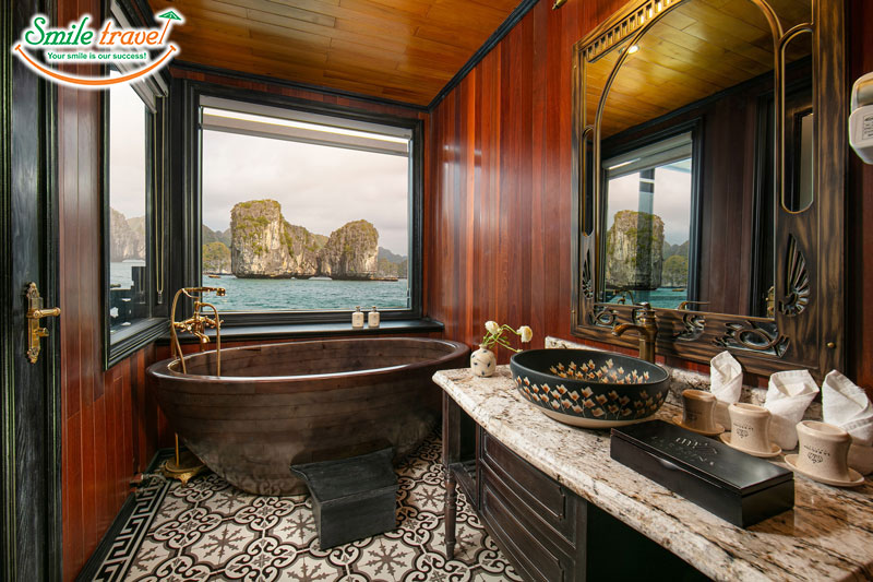 Bathroom-Trio-Suite-La-Regina-Grand-Smiletravel-Halongbay