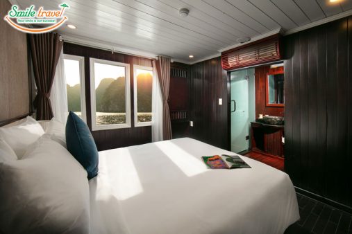 Double cabin La Regina Classic Smiletravel Halongbay