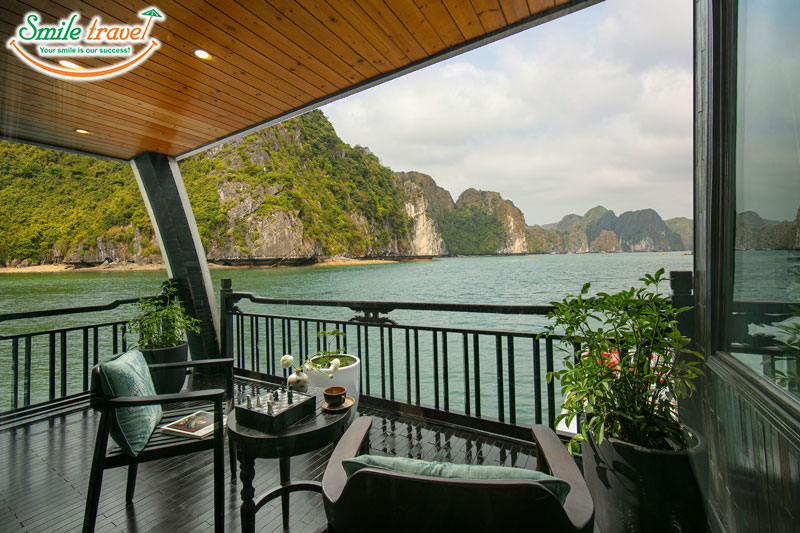 Grand-Suite-balcony-La-Regina-Grand-Smiletravel-Halongbay