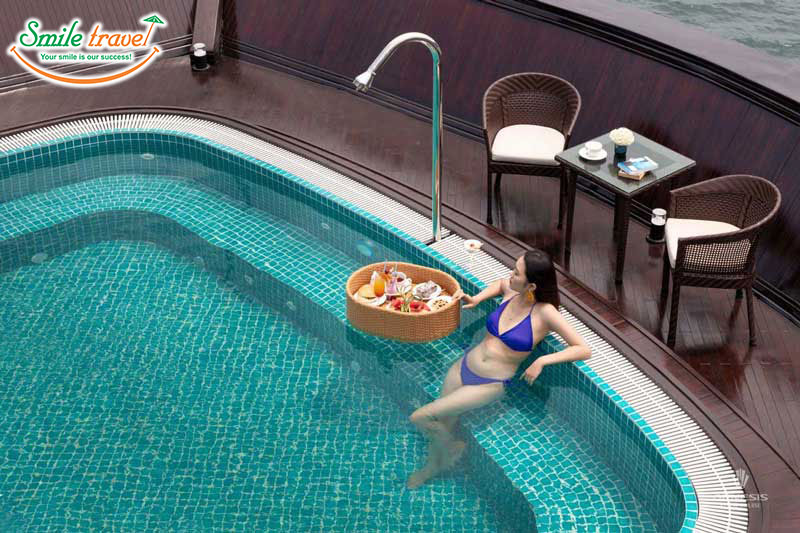 Jacuzzi Genesis Regal Cruise Smiletravel Halongbay