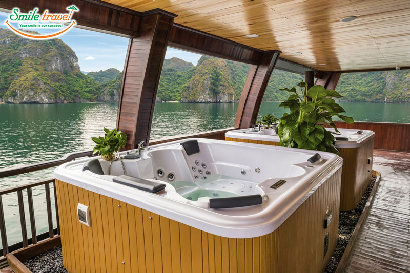 Jacuzzi La Regina Legend Cruise Smiletravel Halongbay