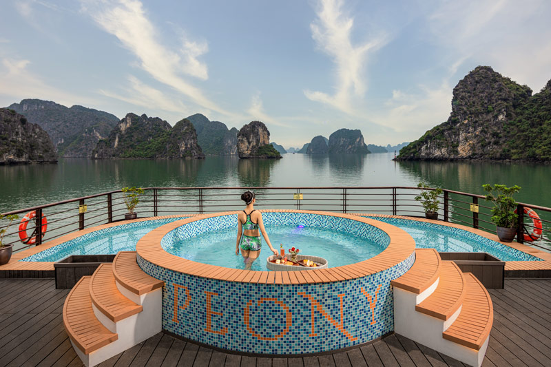 Pool view-Peony Cruises Halong Bay 5*