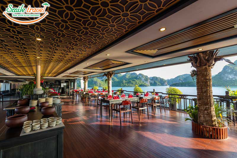 Restaurant-La-Regina-Grand-Smiletravel-Halongbay