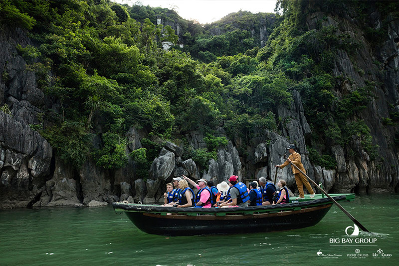 Boat-view-Peony Cruises Halong Bay 5*