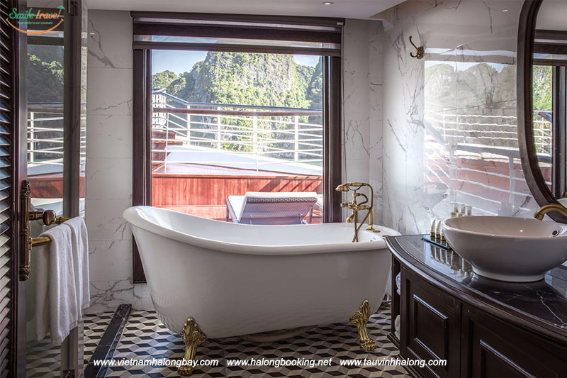 Bathtub- Ambassador Cruise Halong Bay 5*-Smile Travel