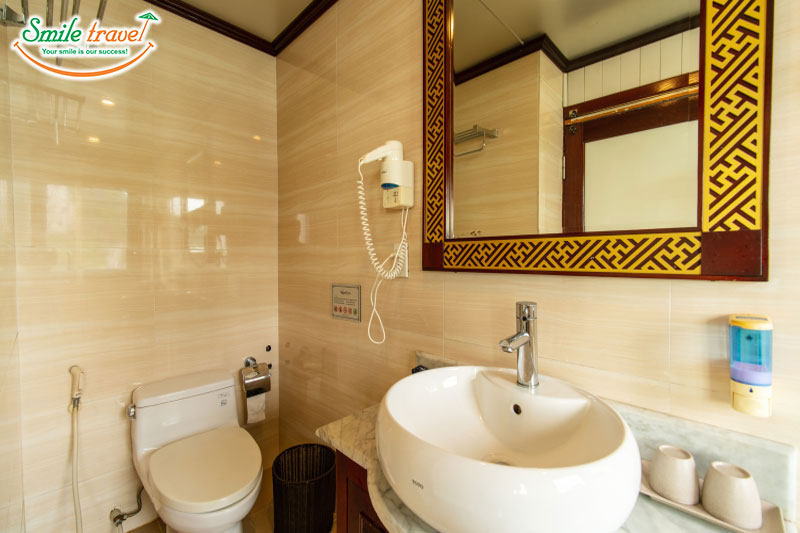 Bathroom Swan Cruise Smiletravel Halong Bay