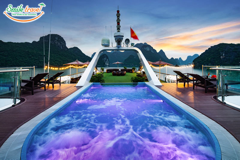 Jacuzzii pool Dora Cruise Smiletravel Halong Bay