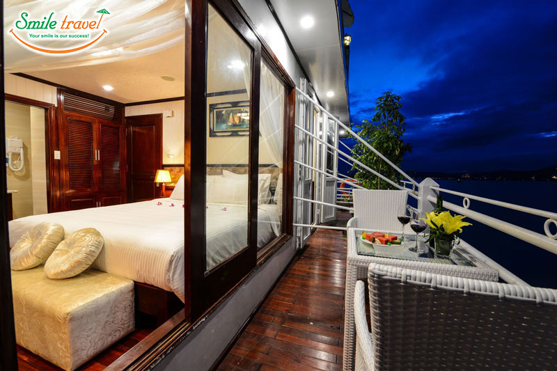 Suite balcony Swan Cruise Smiletravel Halong Bay