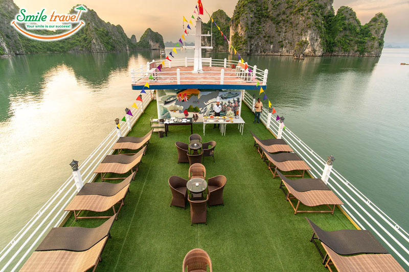 Sundeck Swan Cruise Smiletravel Halong Bay