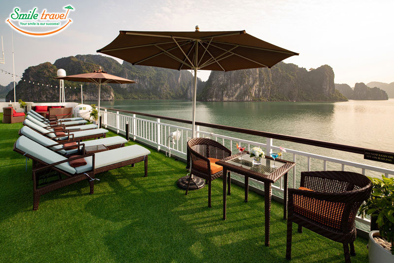 Sundeck Dora Cruise Smiletravel Halong Bay